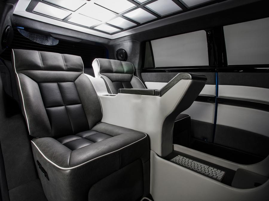Интерьер Scion xB Strictly Business Cartel 2013 года  (фото 9 из 12)